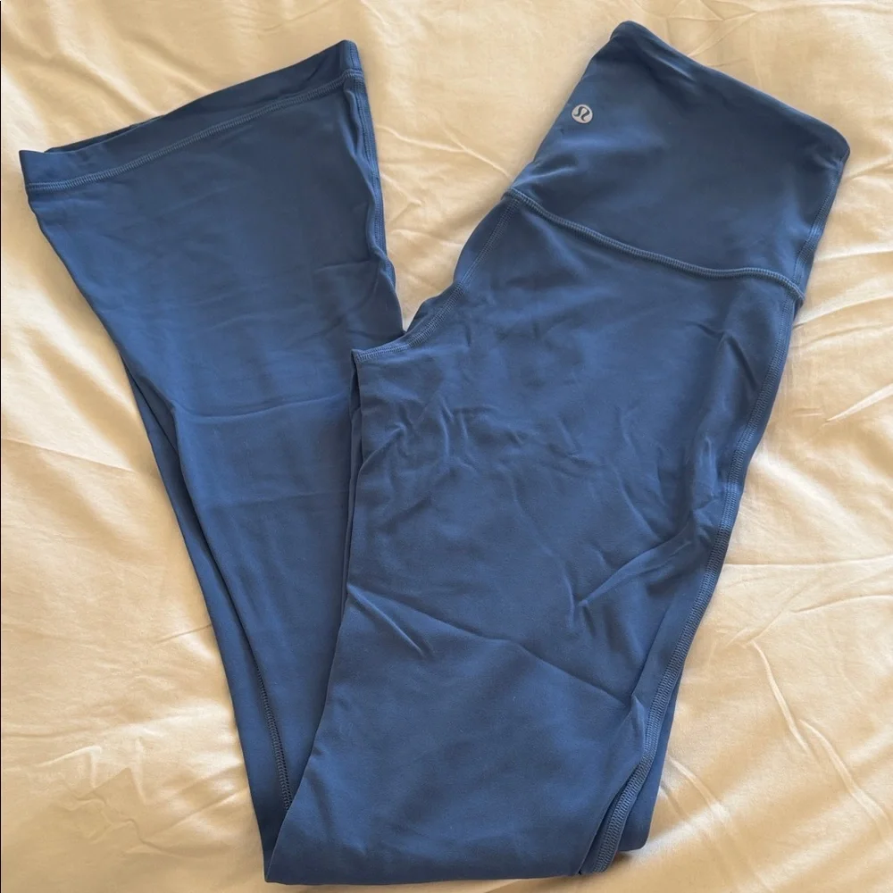 New Lululemon Blue Flare Leggings - Picture 1 of 6
